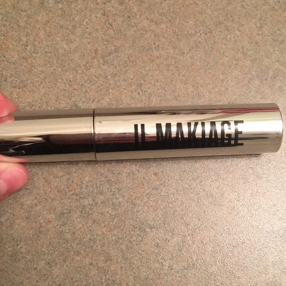 IL Makiage I’m flawless concealer